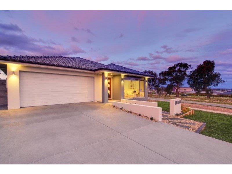 2 Hogg Street, Casey ACT 2913