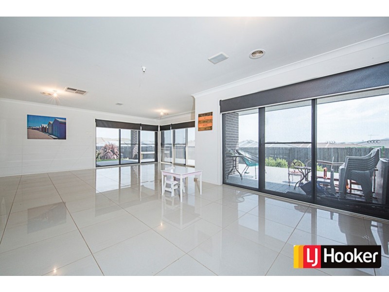 10 BOELKE Place, Macgregor ACT 2615