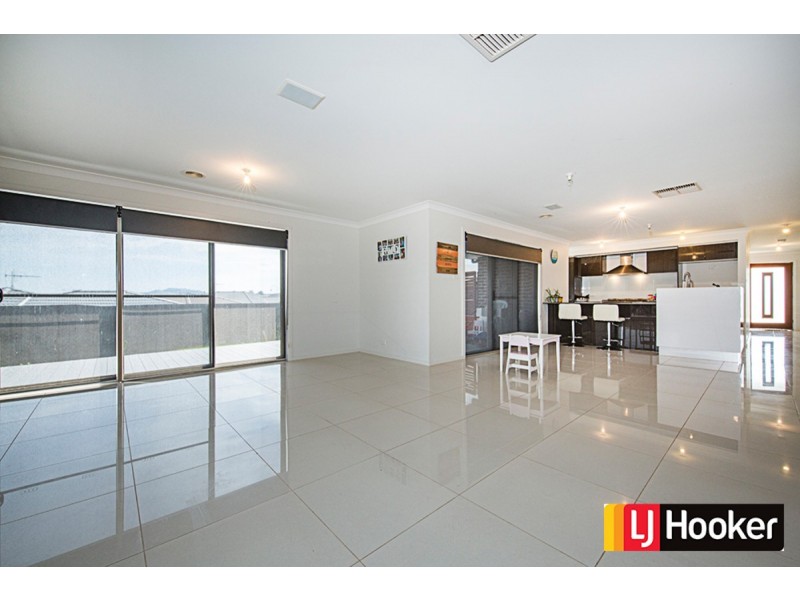 10 BOELKE Place, Macgregor ACT 2615