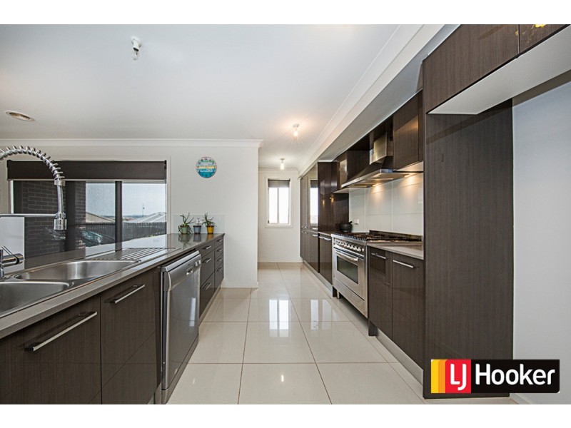 10 BOELKE Place, Macgregor ACT 2615