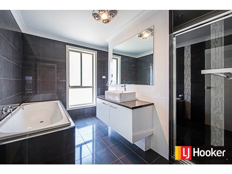 10 BOELKE Place, Macgregor ACT 2615