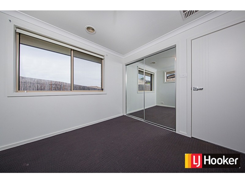 10 BOELKE Place, Macgregor ACT 2615