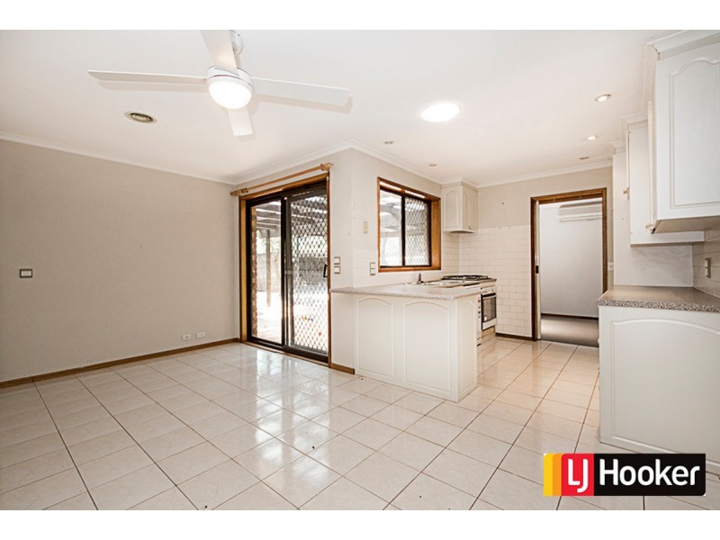 9 McGhie Place, Latham ACT 2615