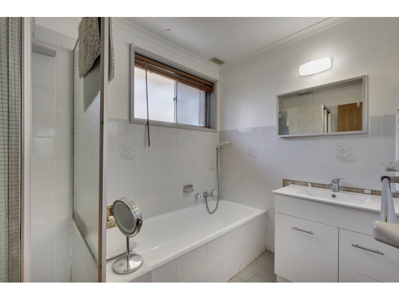 2 Tebbutt Place, Charnwood ACT 2615