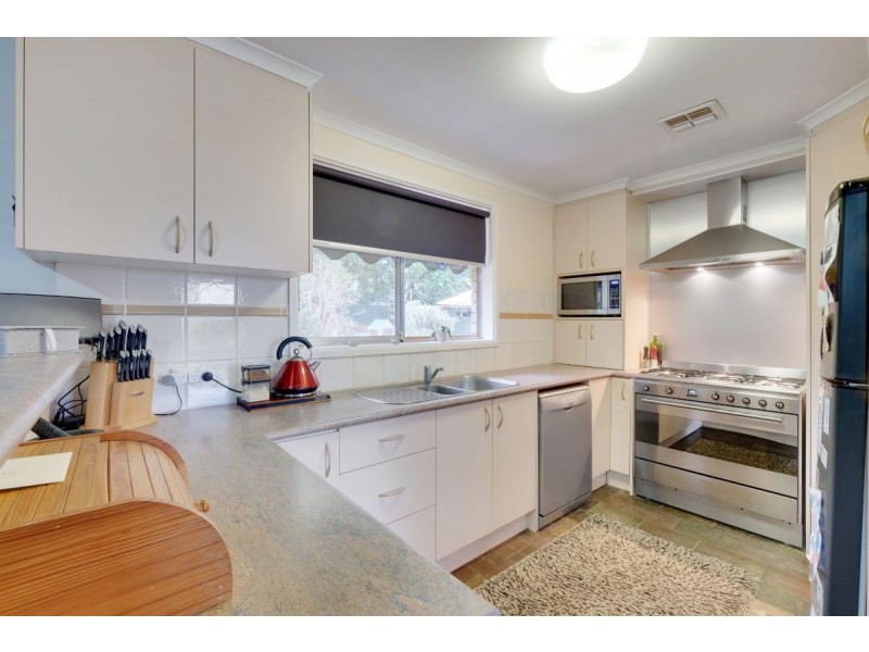 6 Bowden Crescent, Macgregor ACT 2615