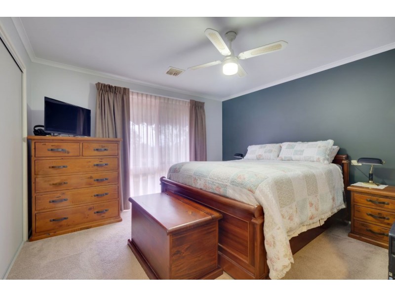 6 Bowden Crescent, Macgregor ACT 2615