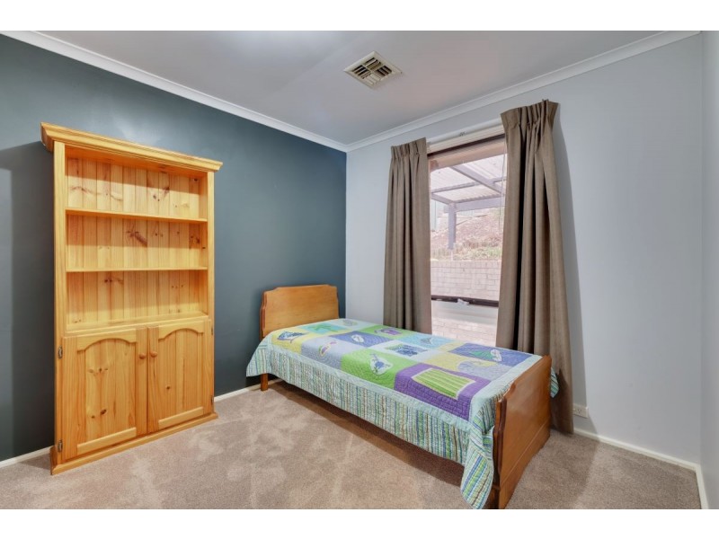 6 Bowden Crescent, Macgregor ACT 2615