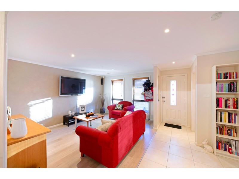 19 Siroset Close, Dunlop ACT 2615