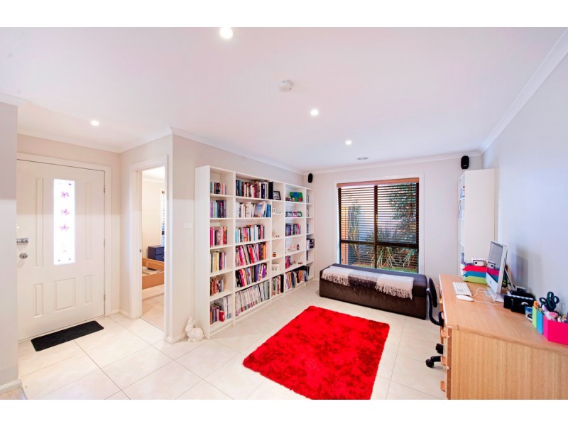 19 Siroset Close, Dunlop ACT 2615