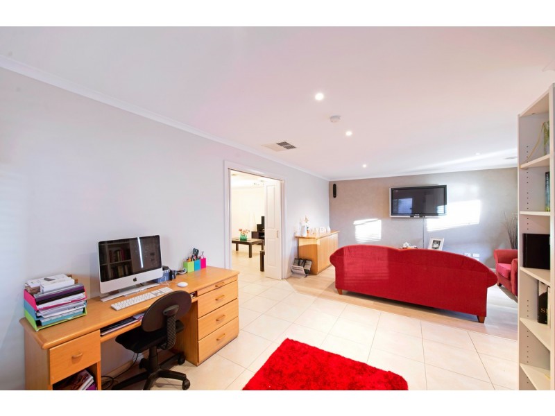 19 Siroset Close, Dunlop ACT 2615