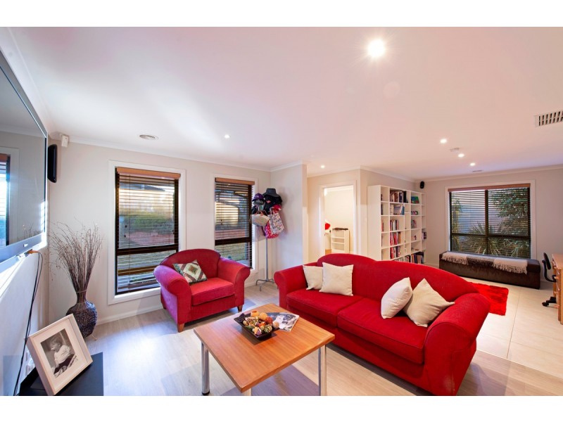 19 Siroset Close, Dunlop ACT 2615
