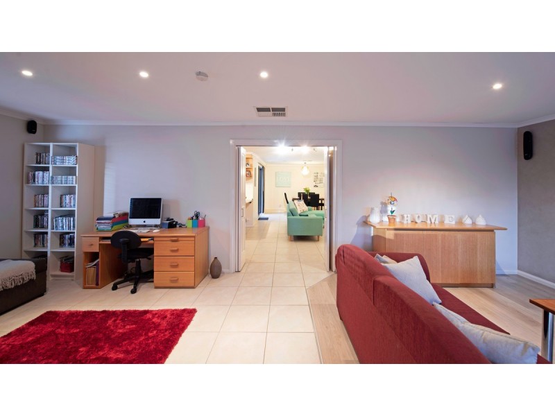 19 Siroset Close, Dunlop ACT 2615