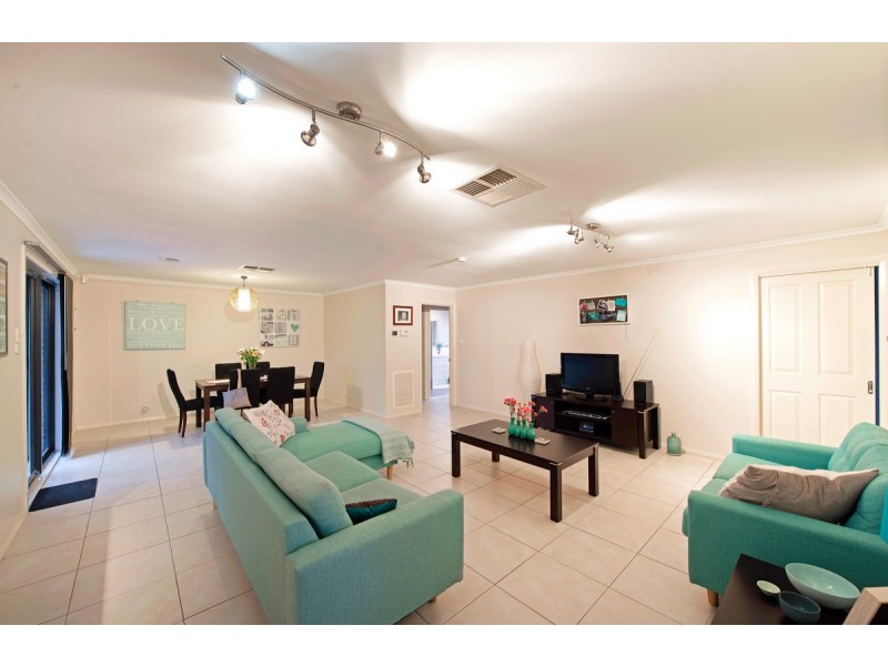 19 Siroset Close, Dunlop ACT 2615