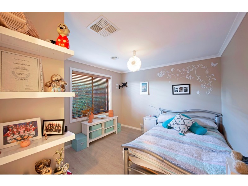 19 Siroset Close, Dunlop ACT 2615