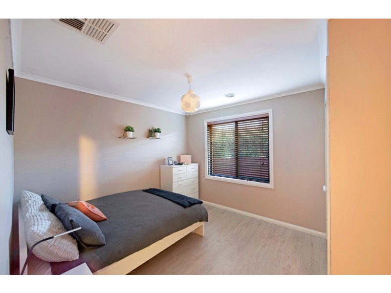 19 Siroset Close, Dunlop ACT 2615