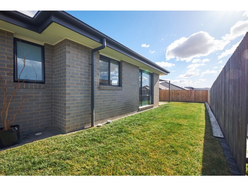 39 Carman Loop, Macgregor ACT 2615