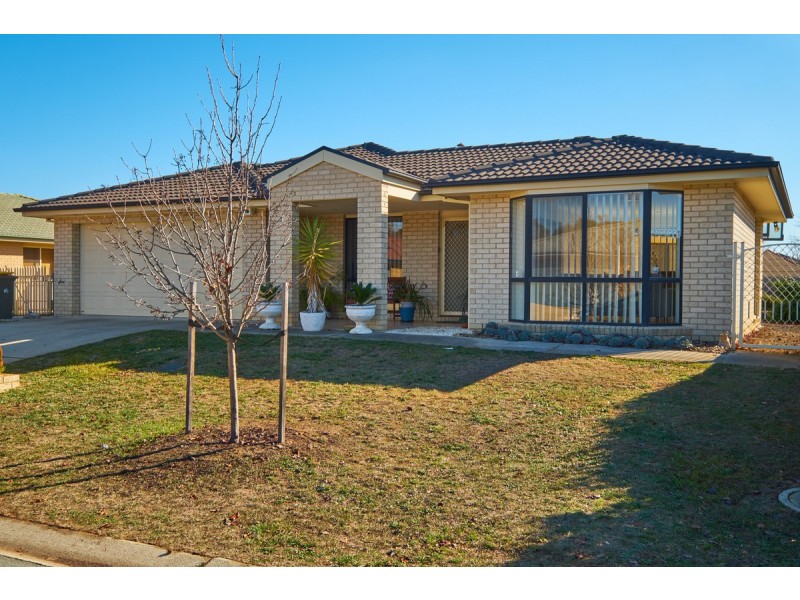 4 Ikara Close, Dunlop ACT 2615