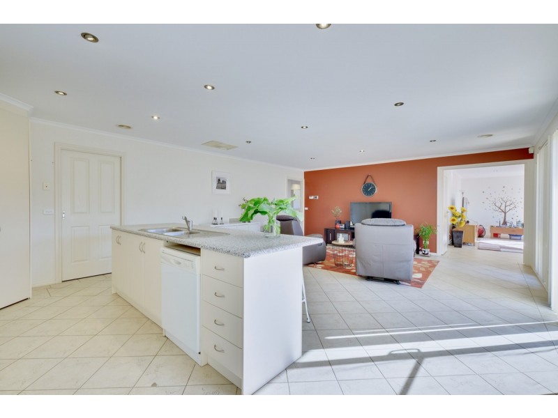 4 Ikara Close, Dunlop ACT 2615