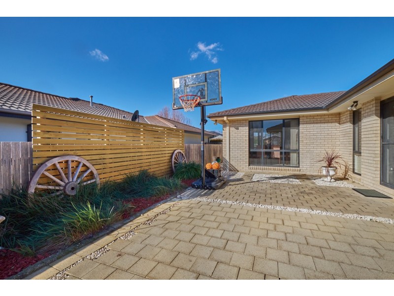 4 Ikara Close, Dunlop ACT 2615
