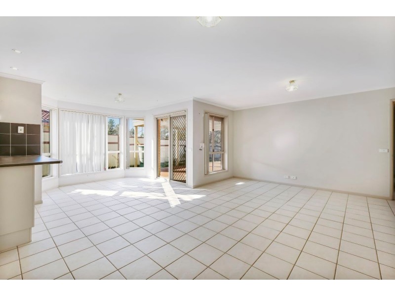 6 Edgley Place, Dunlop ACT 2615