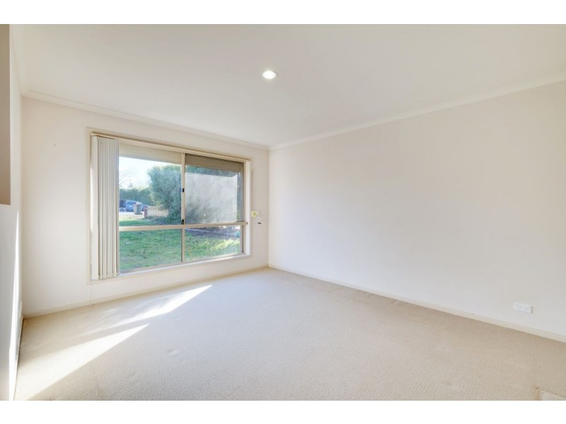 6 Edgley Place, Dunlop ACT 2615