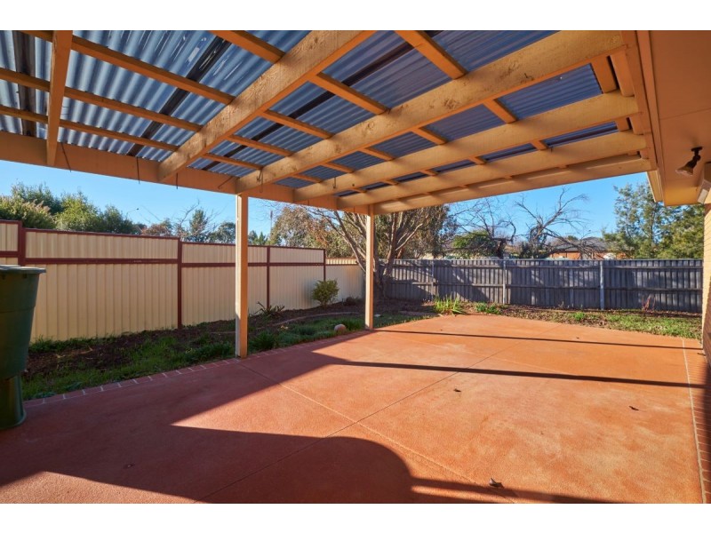 6 Edgley Place, Dunlop ACT 2615