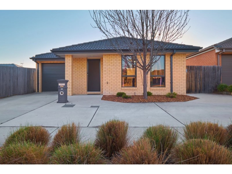 234 Macfarlane Burnet Avenue, Macgregor ACT 2615
