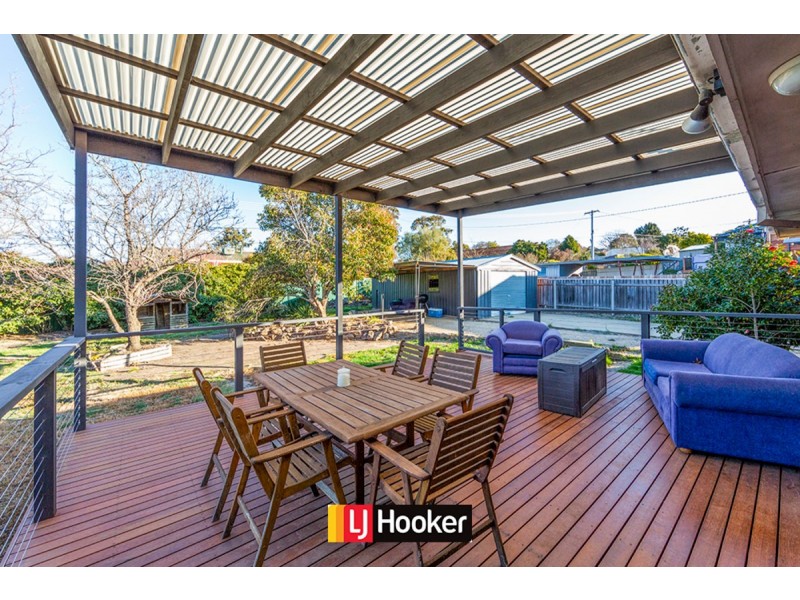 40 Dalley Crescent, Latham ACT 2615