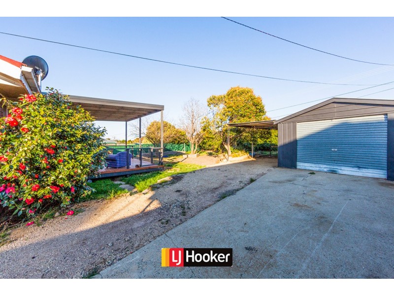40 Dalley Crescent, Latham ACT 2615