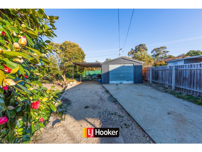 40 Dalley Crescent, Latham ACT 2615