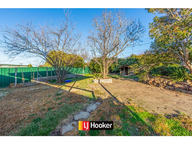 40 Dalley Crescent, Latham ACT 2615