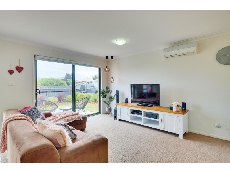 166 Macfarlane Burnet Avenue, Macgregor ACT 2615