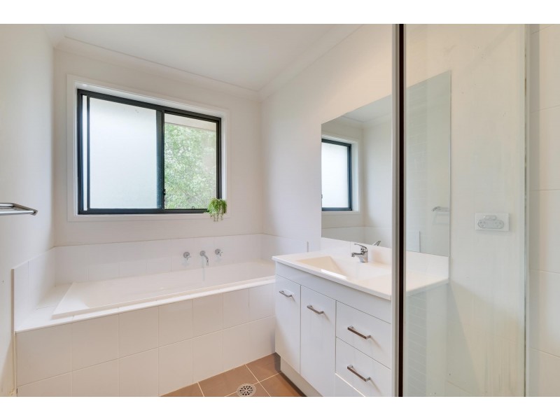 166 Macfarlane Burnet Avenue, Macgregor ACT 2615