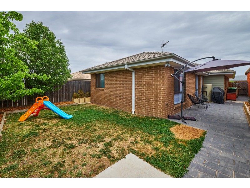 166 Macfarlane Burnet Avenue, Macgregor ACT 2615