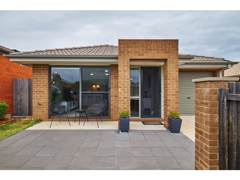 166 Macfarlane Burnet Avenue, Macgregor ACT 2615