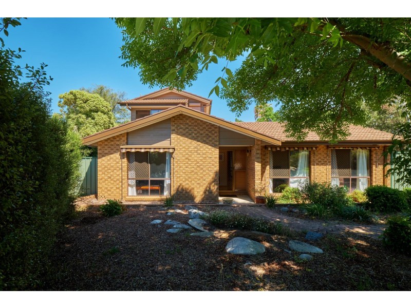 9 McGhie Place, Latham ACT 2615