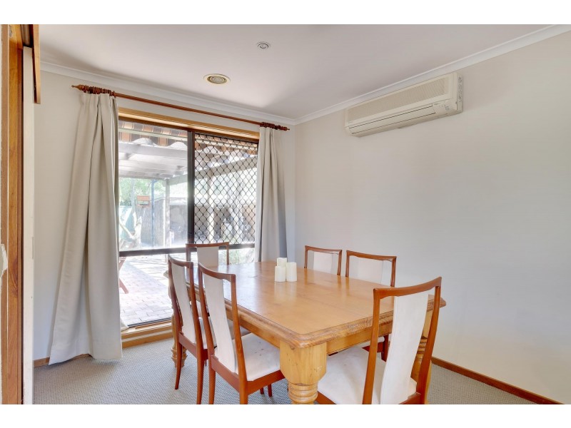 9 McGhie Place, Latham ACT 2615