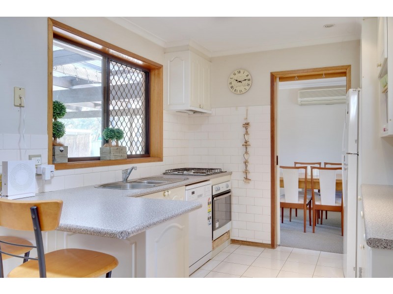 9 McGhie Place, Latham ACT 2615