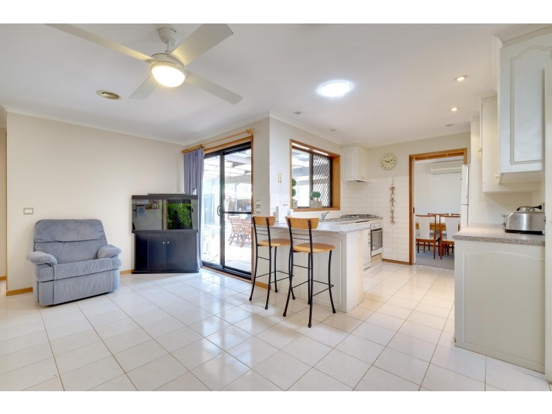 9 McGhie Place, Latham ACT 2615