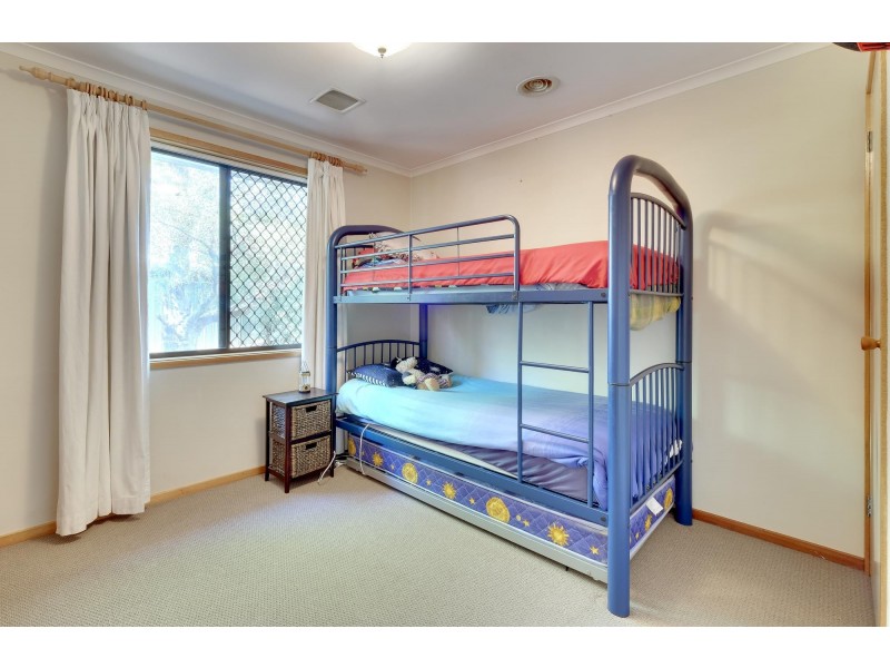 9 McGhie Place, Latham ACT 2615