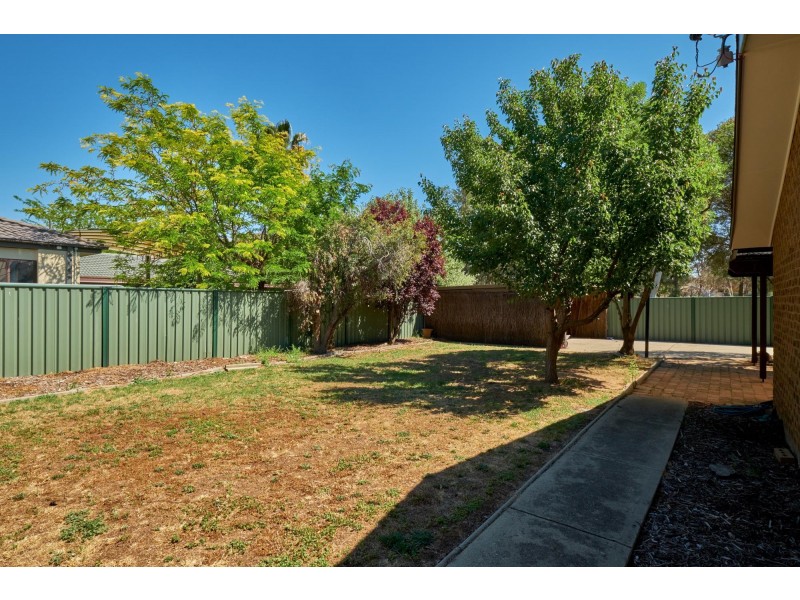 9 McGhie Place, Latham ACT 2615