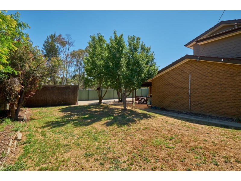 9 McGhie Place, Latham ACT 2615