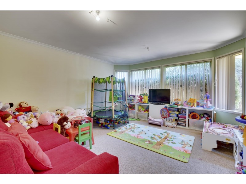 13 Goodhart Crescent, Dunlop ACT 2615