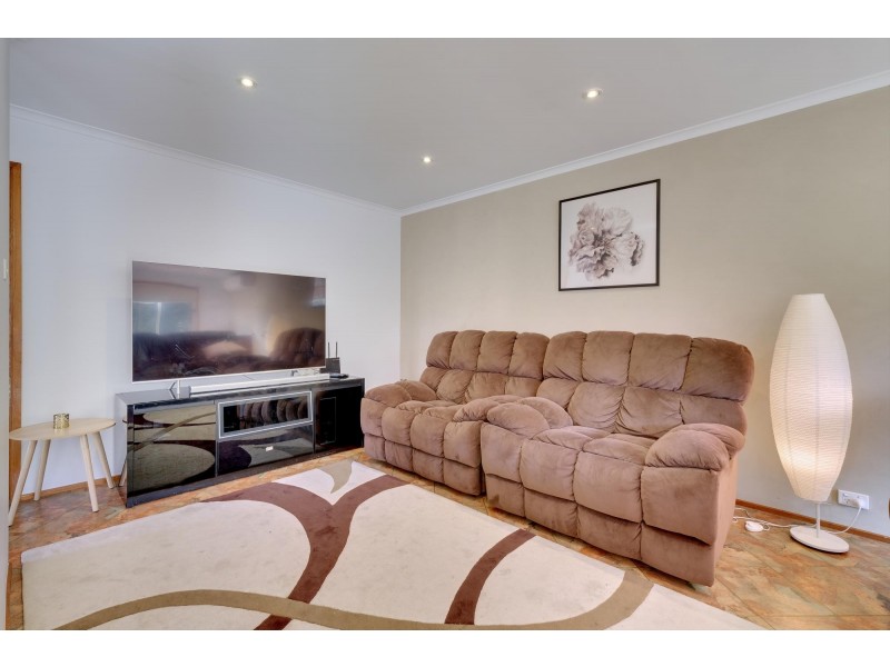 11 Minnett Close, Gordon ACT 2906