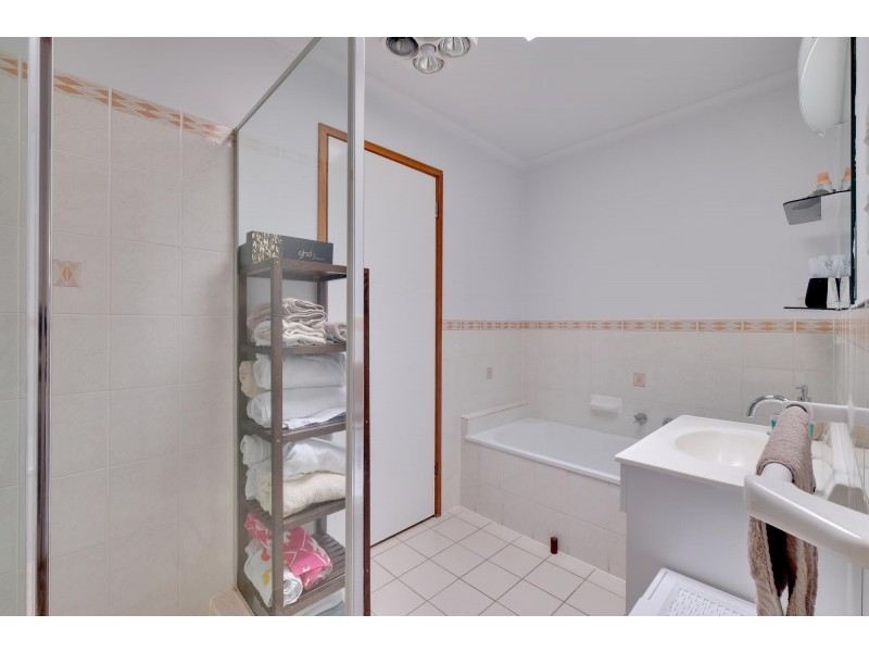 11 Minnett Close, Gordon ACT 2906