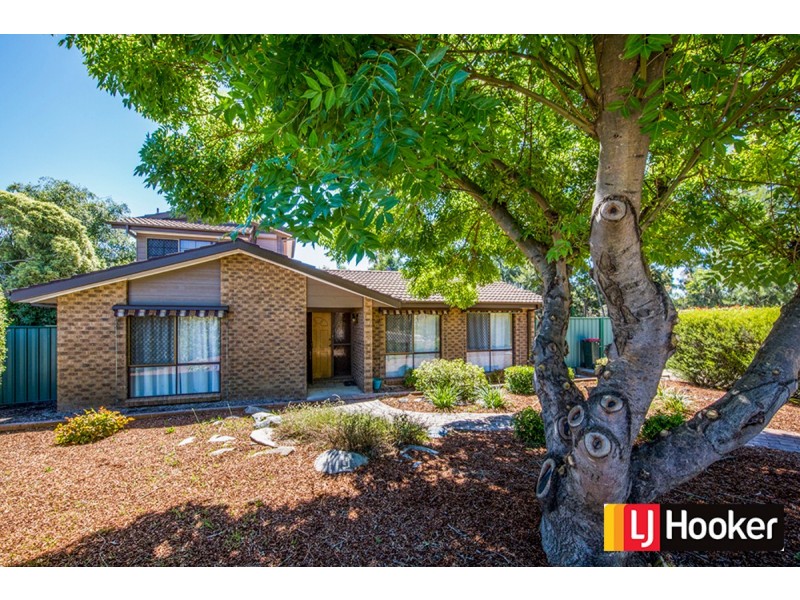 9 McGhie Place, Latham ACT 2615