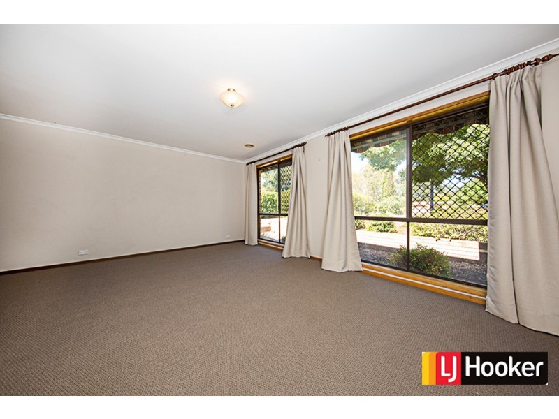 9 McGhie Place, Latham ACT 2615