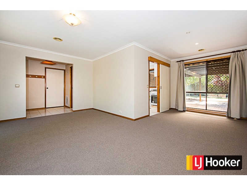 9 McGhie Place, Latham ACT 2615