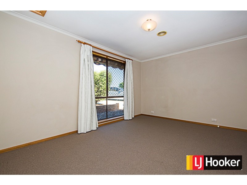 9 McGhie Place, Latham ACT 2615