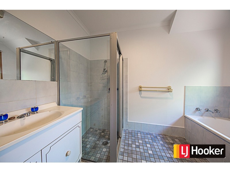 9 McGhie Place, Latham ACT 2615